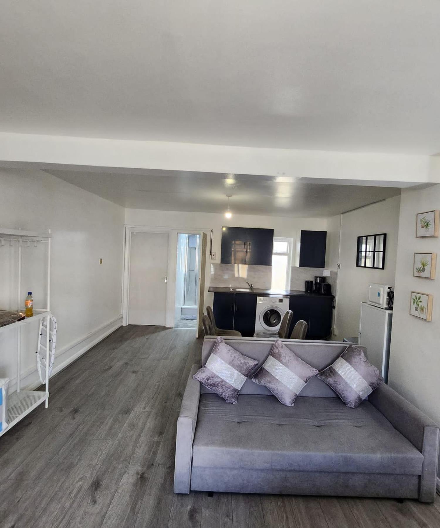 New Deluxe Studio Apt-2 London Exterior photo