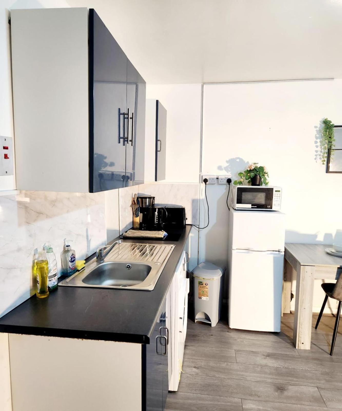 New Deluxe Studio Apt-2 London Exterior photo